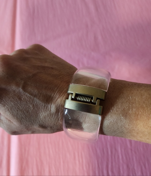 Vintage Lucite Bracelet and Earring Set - Picture 3 of 7